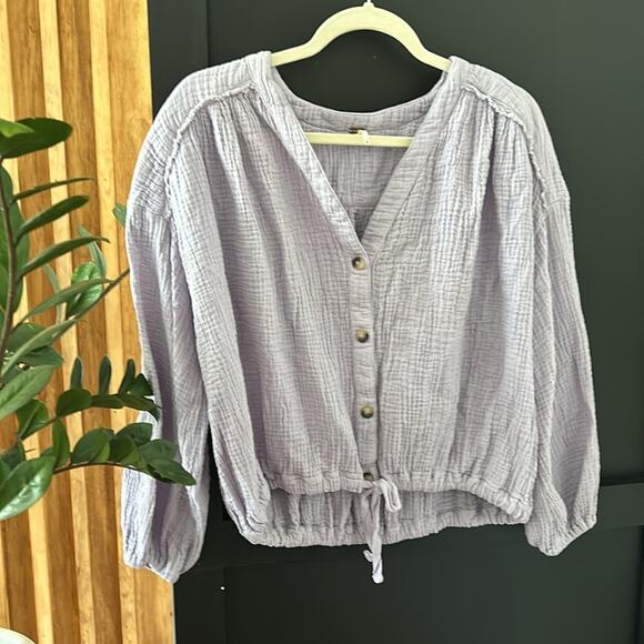 FREE PEOPLE Buttoned Front Gauze Lavender Crop Blouse. Size XS - Picture 3 of 11